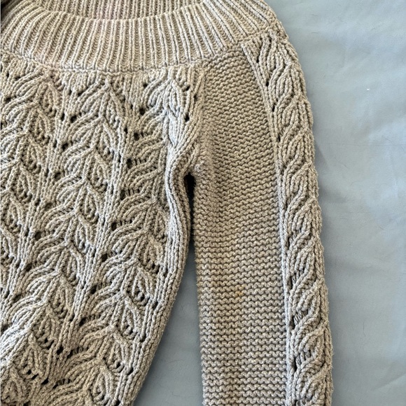Cachè Luxe Gray Open Knit  Scalloped Sweater Size Snall - Picture 8 of 14